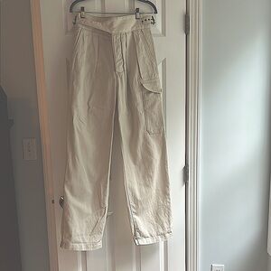 Women’s Banana Republic Heritage Explorer Pant. 60% cotton and 40% linen.
